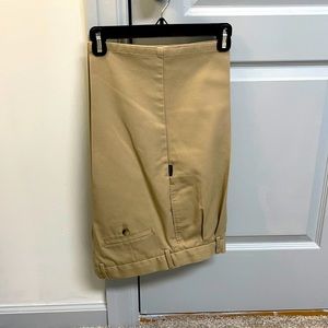 Men’s khaki shorts 32H. Parker brand. Never worn.